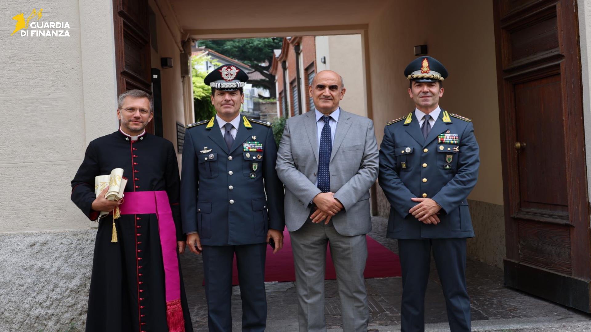 Monza Guardia di Finanza da sinistra monsignor Andrea Scarabello Generale di Divisione Paolo Compagnone prefetto Enrico Roccatagliata e colonnello Gerardo Marinelli