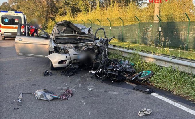 Terribile schianto al Malcantone, investe con la sua auto moto e bici e poi fugge