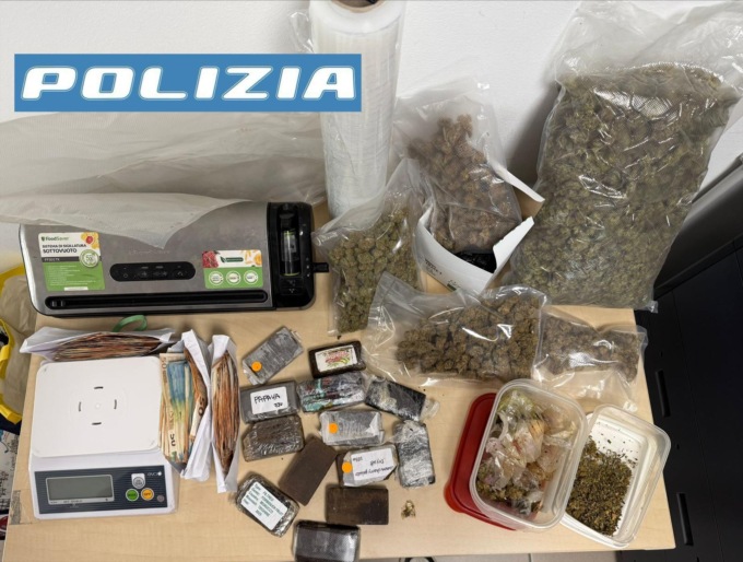 Blitz anti droga, sequestrati oltre 2 kg di stupefacenti