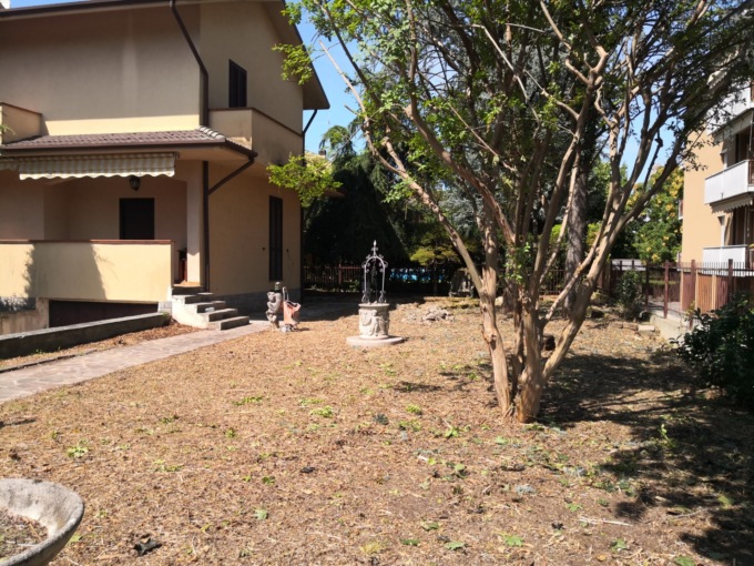 Villa sequestrata alla mala, la riqualificazione parte dal giardino