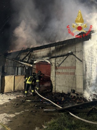 Caponago incendio casolare