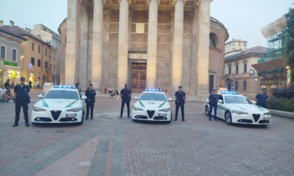 Aggrediscono violentemente un 15enne per rubargli il borsello, presi due ragazzi