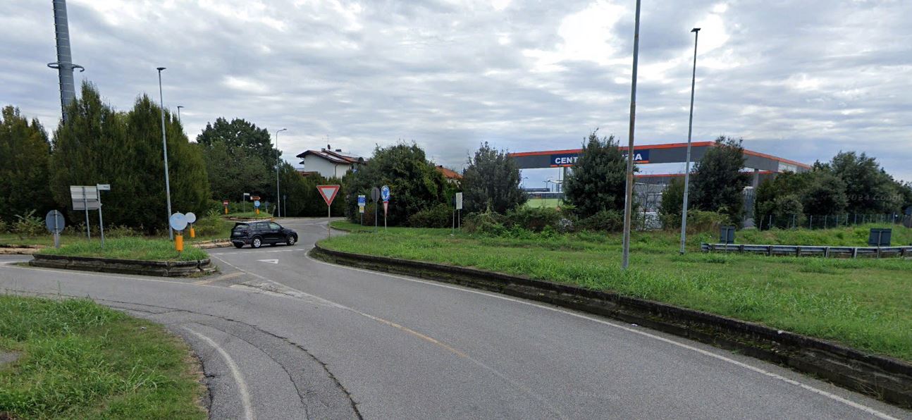 Carate Brianza cantiere contro dispersione idrica Brianzacque Rotatoria via Marengo