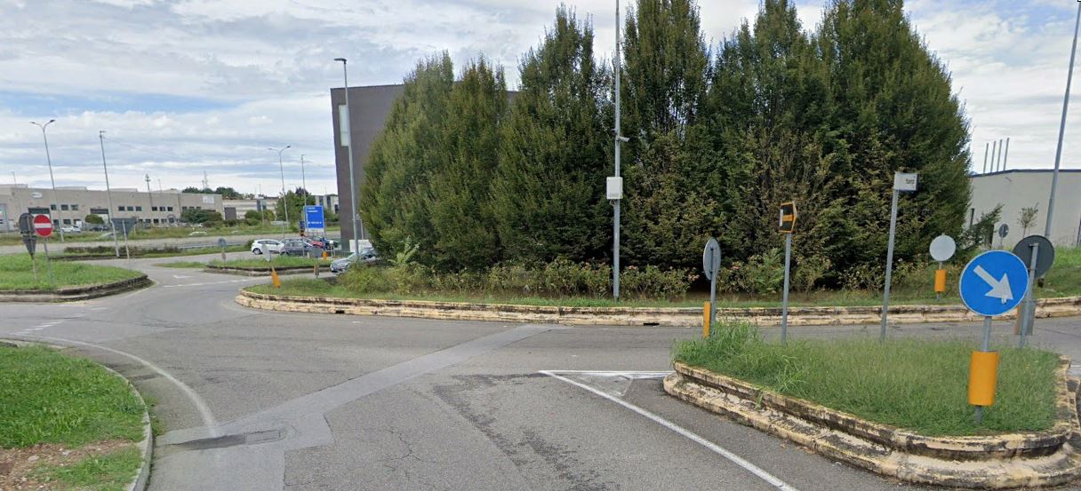 Carate Brianza cantiere contro dispersione idrica Brianzacque Rotatoria via Marengo2