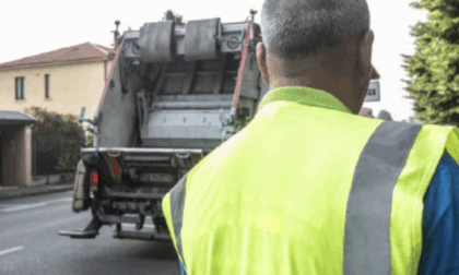 Umido non ritirato resta in strada per giorni e intanto fioccano le multe