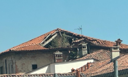 Villa Agnesi, crollano altre parti di tetto