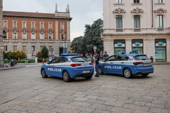 Aggrediscono e minacciano di morte un ragazzino spaccandogli una costola
