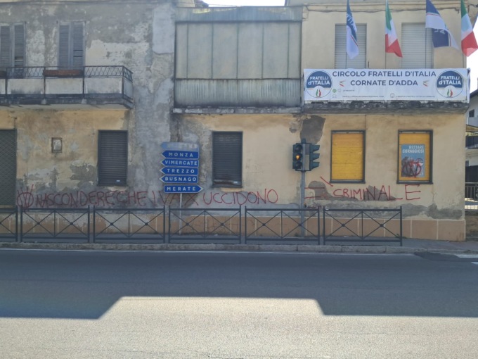 Raid vandalico no-vax alla sede di Fratelli d’Italia