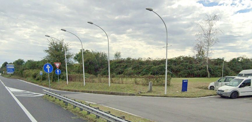 Carate Brianza cantiere contro dispersione idrica Brianzacque area verde zona Q8_lato sud