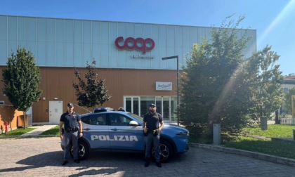 Rapina con un coltello, arrestati due tunisini