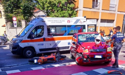 Schianto tra auto e moto, ferito un 28enne