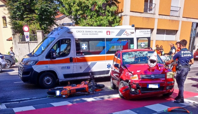 Schianto tra auto e moto, ferito un 28enne