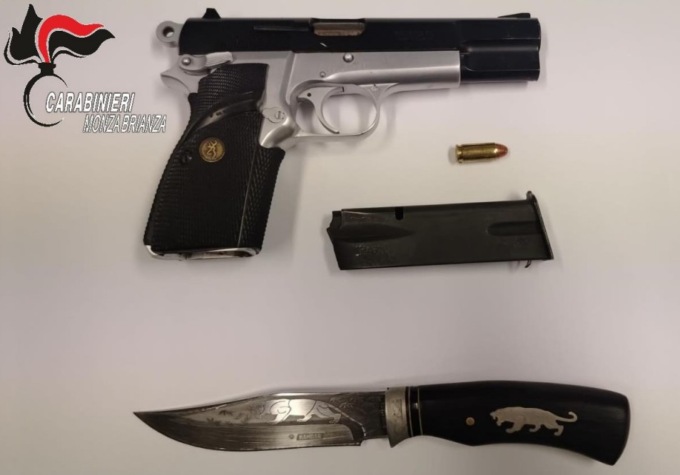 Pistola rubata in casa, arrestato 36enne