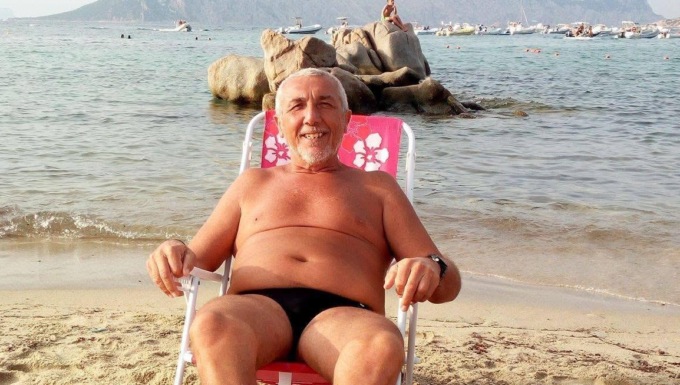 Malore al volante prima di imbarcarsi per la Sardegna, muore a 73 anni
