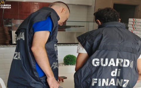 La Guardia di Finanza scopre 20 lavoratori “in nero” in diversi locali