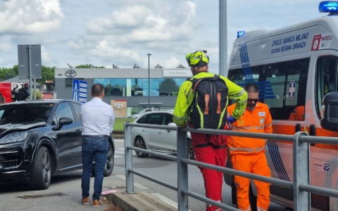 Ambulanze ed elisoccorso in via Comasina. Investita una 15enne e subito dopo soccorsa una 53enne