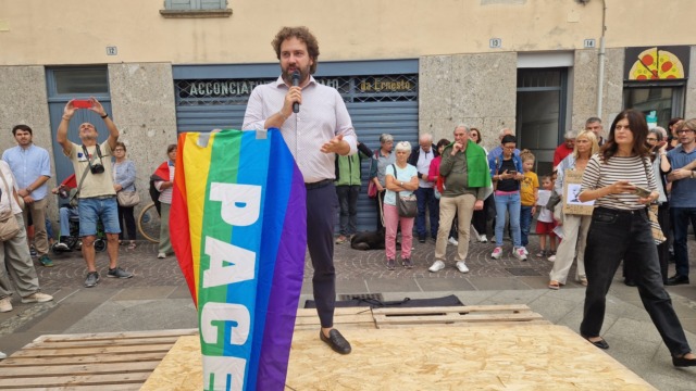 A Vimercate la politica (e non solo) scende in piazza per dire basta ai morti in Palestina
