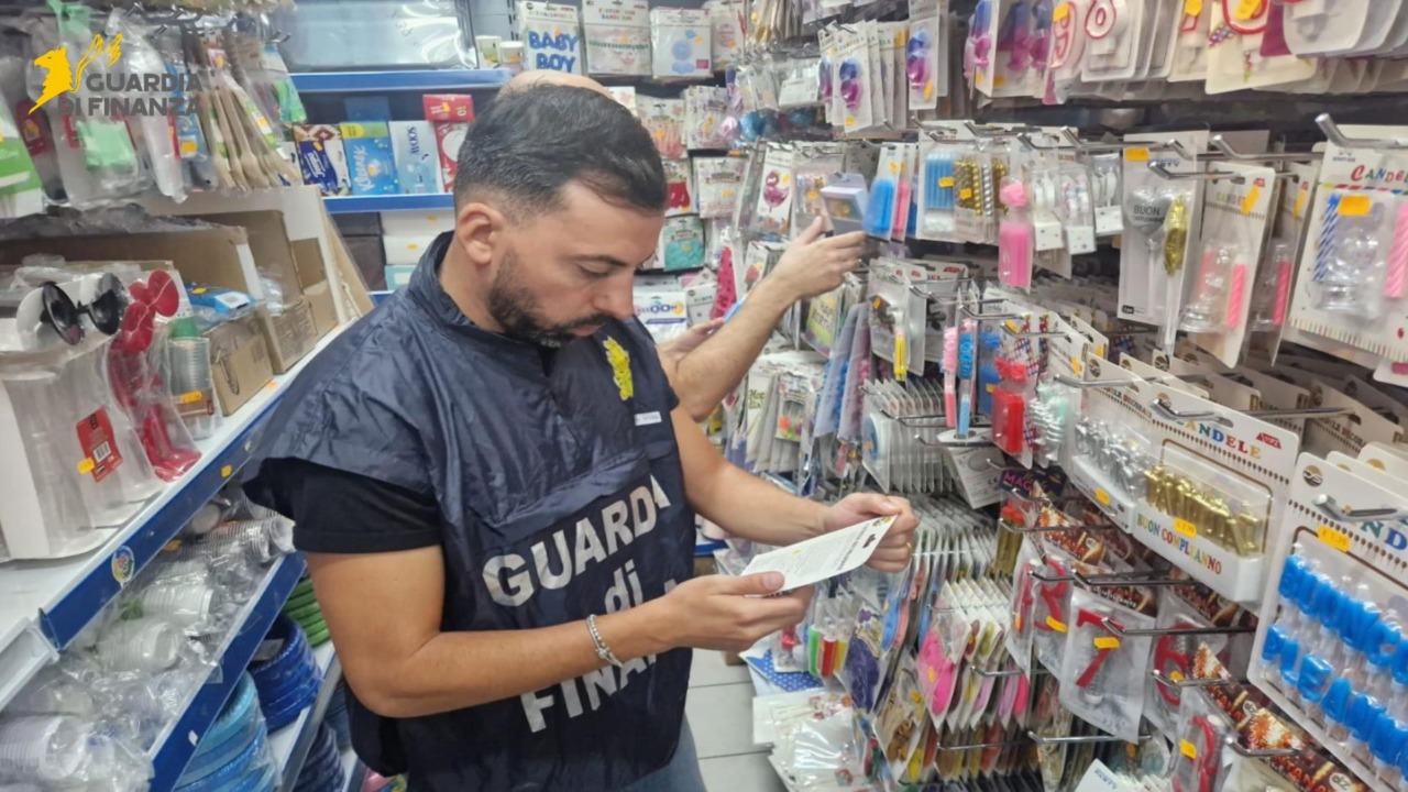 I finanzieri sequestrano oltre 136mila prodotti contraffatti