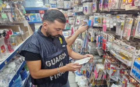 I finanzieri sequestrano oltre 136mila prodotti contraffatti