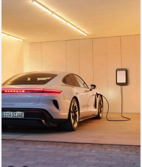 State per acquistare un’automobile elettrica? Fotovoltaico e wallbox, la ricarica vincente!