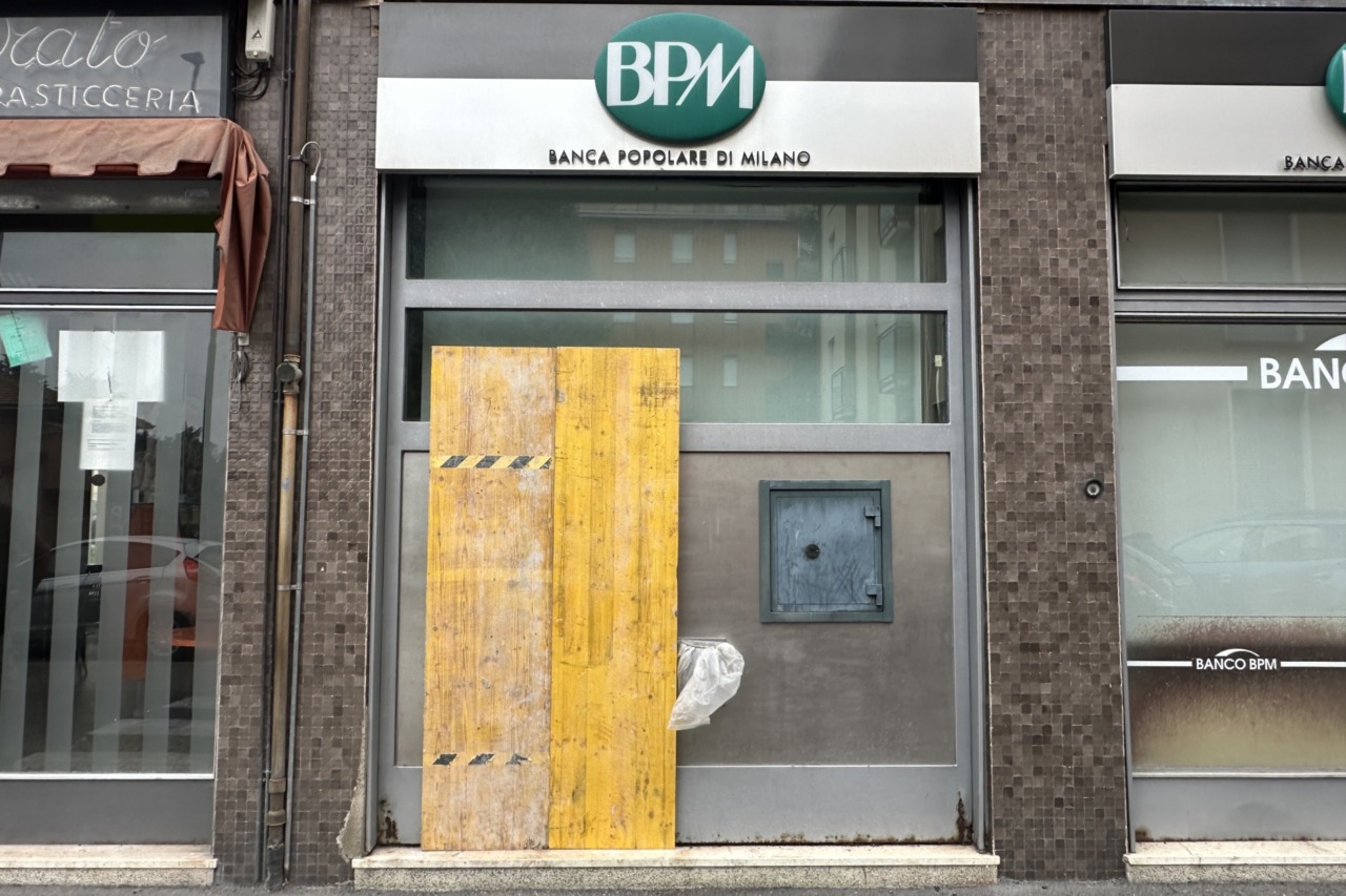 Colpo al bancomat della Bpm: bottino da 30mila euro