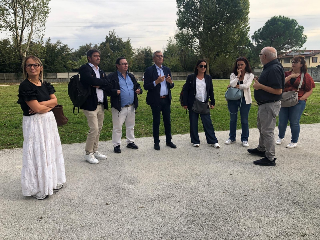 Immondizia e viabilità i problemi più urgenti. Fracassoni e vandali al parco la sera, la Giunta prende nota
