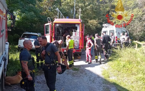 Soccorritori alla ricerca di una persona scomparsa