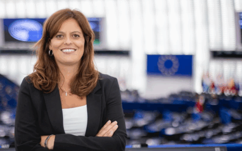Il Parlamento europeo conferma l’immunità per llaria Salis