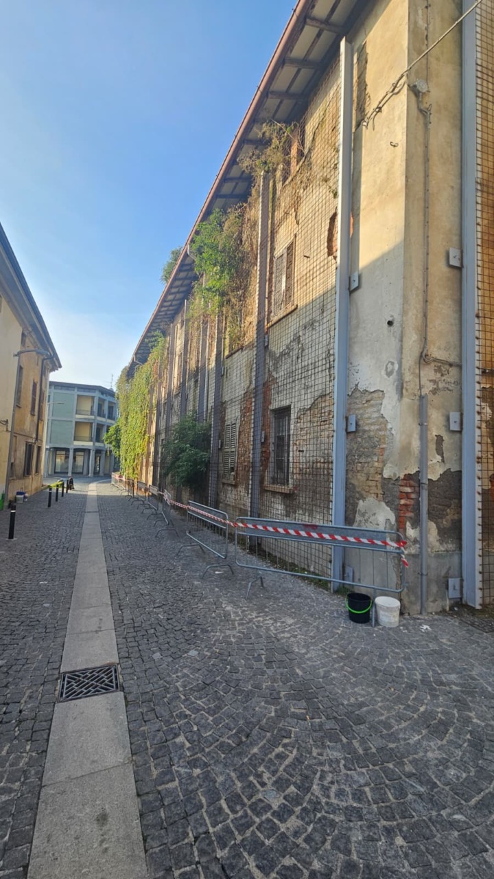 Cadono pezzi di tetto, Villa Lanzani messa in sicurezza