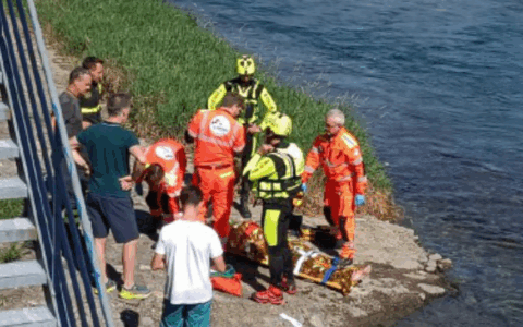 Risucchiato dalla diga in kayak: «Mi sono salvato per miracolo»