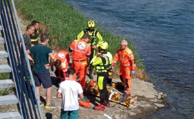 Risucchiato dalla diga in kayak: «Mi sono salvato per miracolo»
