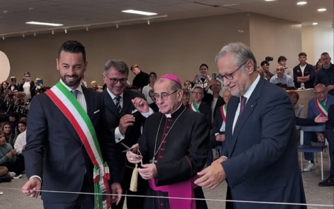 L’Arcivescovo inaugura il nuovo liceo a Carate: “Di fronte alle sfide, vivete da inquieti”