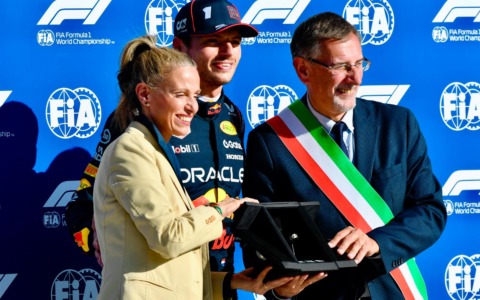Gran Premio, a Verstappen l’Anello della Regina