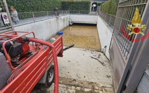 Vigili del fuoco al lavoro senza sosta dopo il maltempo