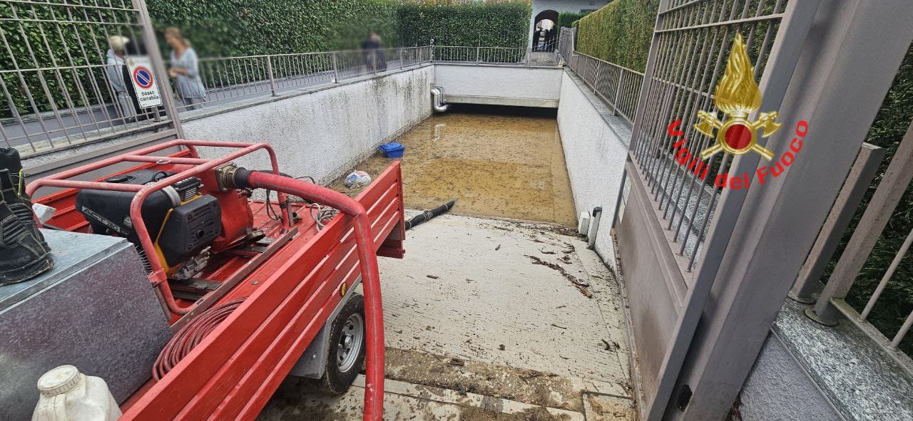 Vigili del fuoco al lavoro senza sosta dopo il maltempo