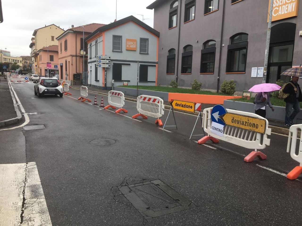 Via Mentana, riaperta al traffico una corsia