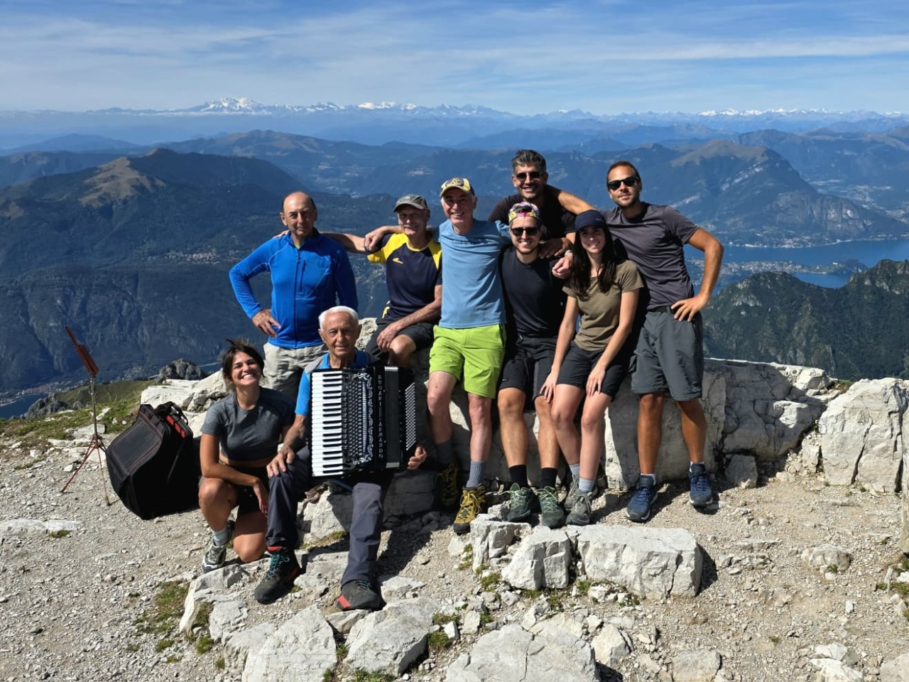 A 91 anni scala la Grigna con la fisarmonica: ” Ho realizzato un sogno”