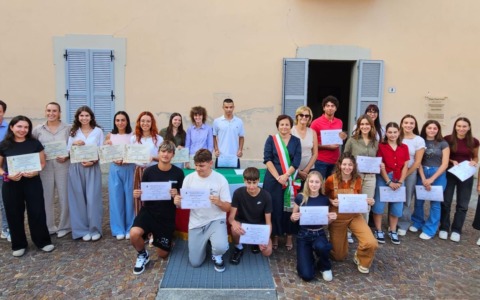 Borse di studio alle giovani eccellenze scolastiche