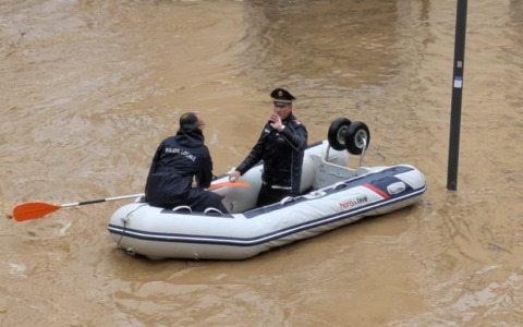 Ci risiamo: esondano il Tarò a Meda e il Seveso a Bovisio, strade come fiumi