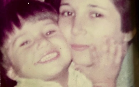Alla maratona di  New York, portando con sé la mamma che non c’è più
