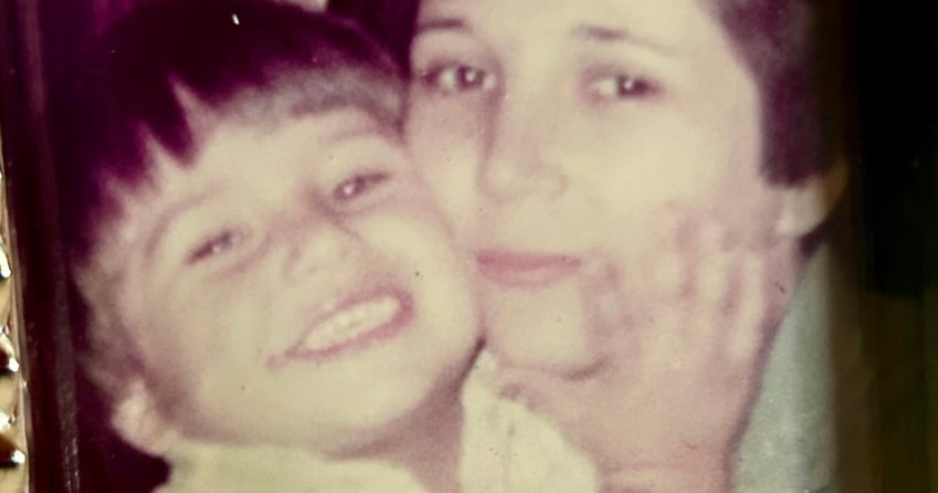 Alla maratona di  New York, portando con sé la mamma che non c’è più