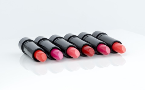 La filosofia del “less is more”: come il make-up italiano minimalista conquista l’Europa
