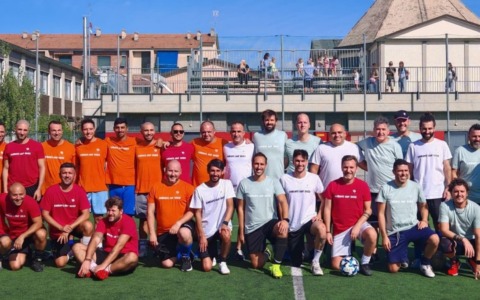 Genitori calciatori per finanziare i lavori alla scuola materna