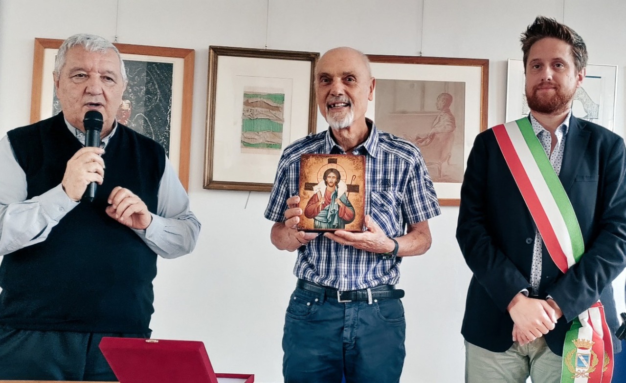 A padre Gianni Villa il premio della Casa della carità