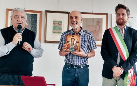 A padre Gianni Villa il premio della Casa della carità