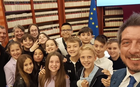 “NeoConnessi” premiati alla Camera: una grande soddisfazione per la 5A della primaria Fortis