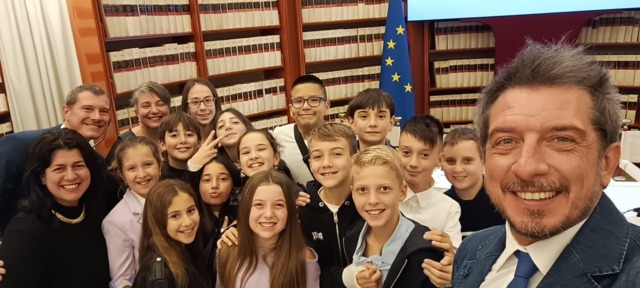 “NeoConnessi” premiati alla Camera: una grande soddisfazione per la 5A della primaria Fortis