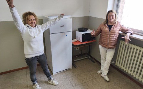 La mensa è troppo cara,   prof improvvisano una cucina a scuola