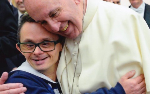 L’addio a Mirco, uno dei ragazzi disabili dell’associazione Il Mosaico