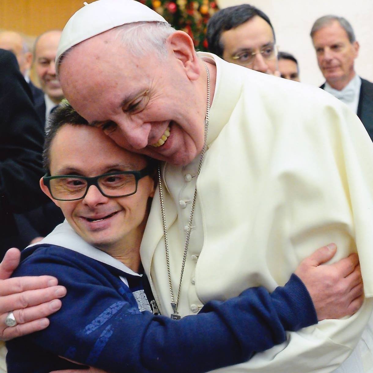 L’addio a Mirco, uno dei ragazzi disabili dell’associazione Il Mosaico